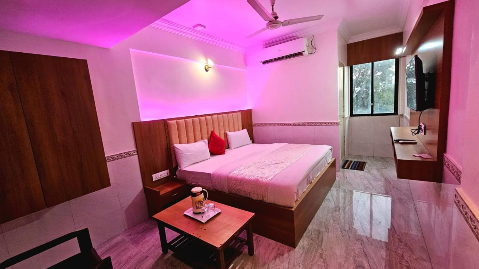 Hotel Runway Inn Ahmedabad Esterno foto