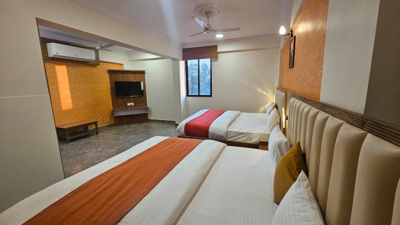 Hotel Runway Inn Ahmedabad Esterno foto